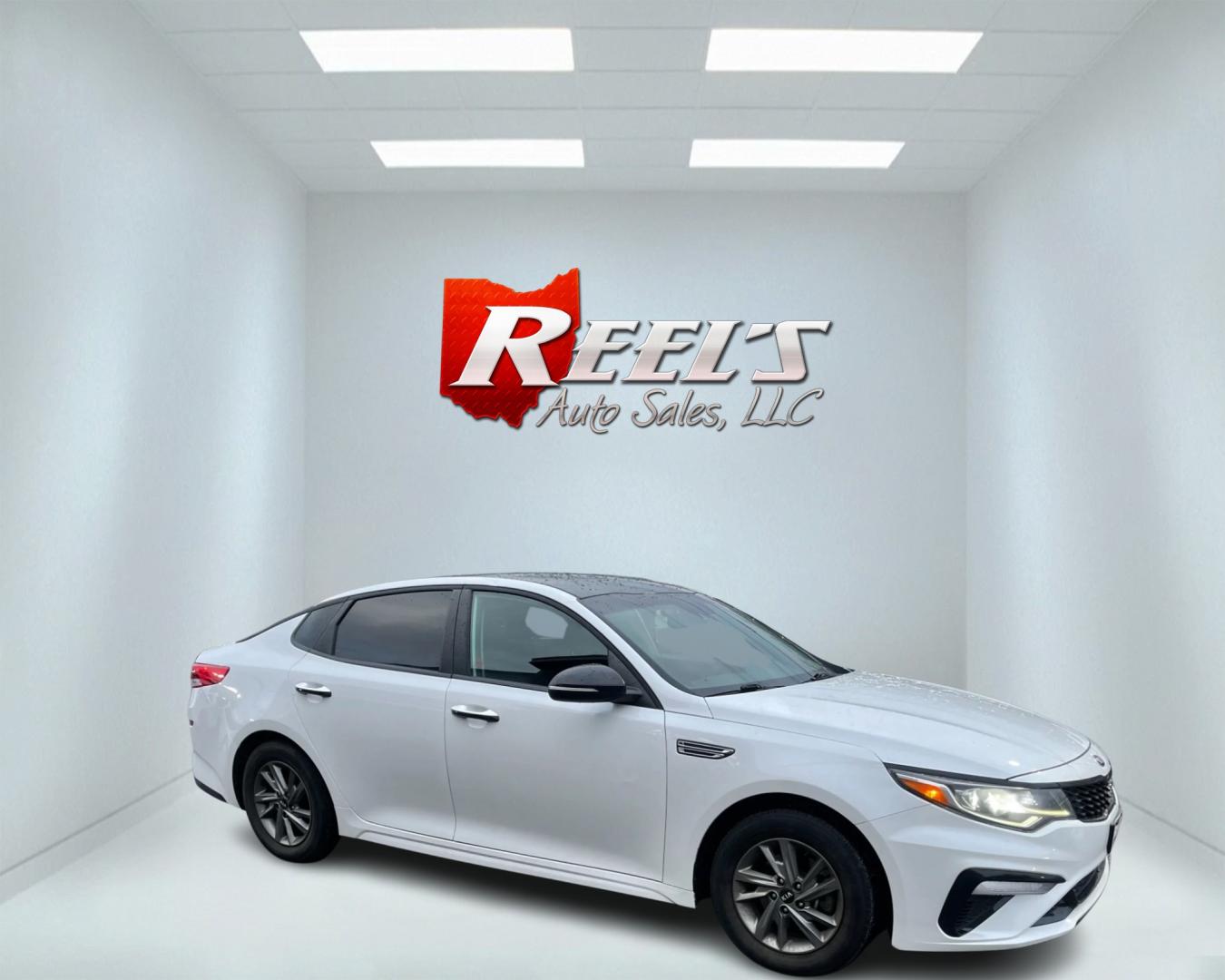 2019 White /Black Kia Optima LX (5XXGT4L36KG) with an 2.4L I4 DOHC 16V engine, 6A transmission, located at 11115 Chardon Rd. , Chardon, OH, 44024, (440) 214-9705, 41.580246, -81.241943 - Photo#2